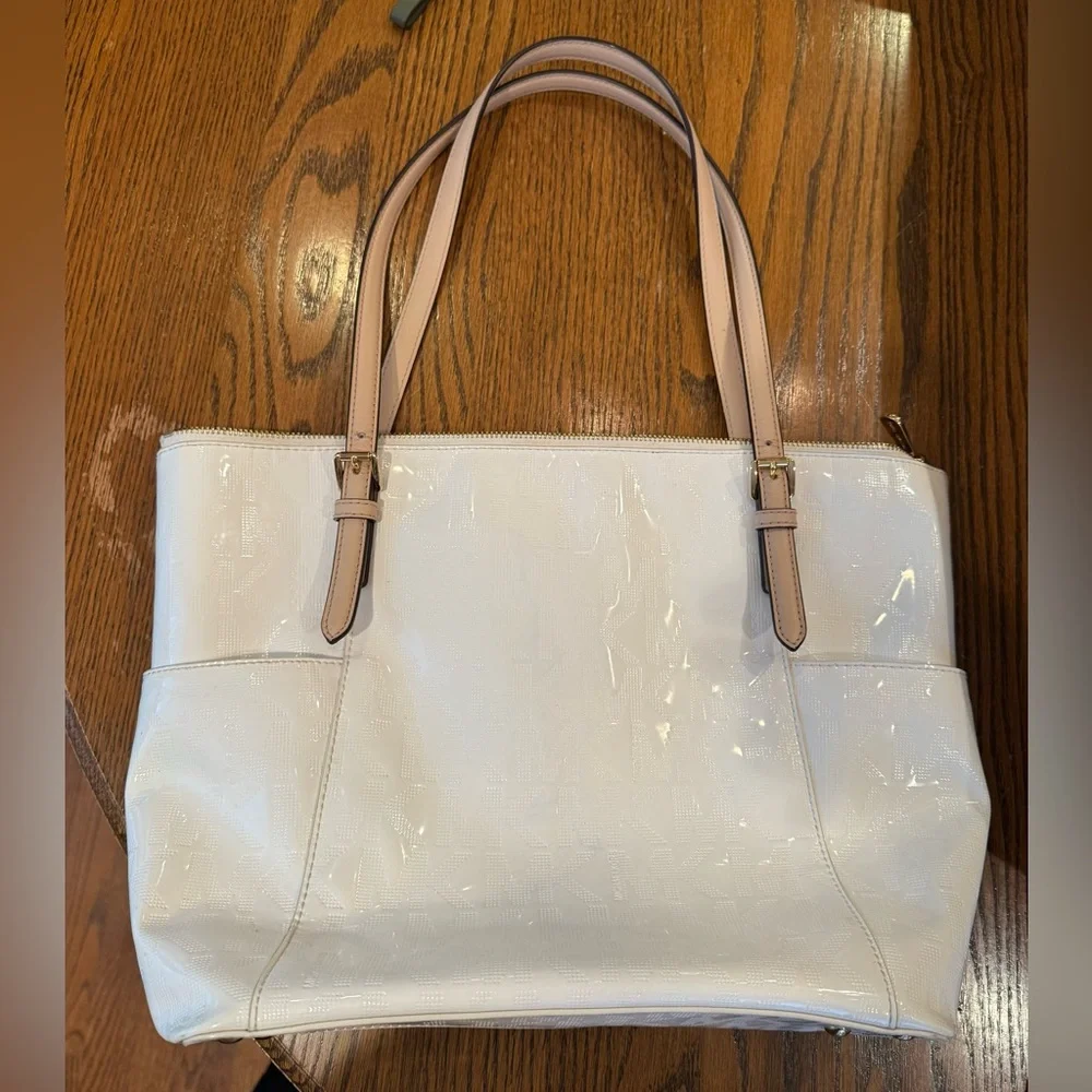 NWOT MICHAEL KORS Jet Set White Patent Leather Tote Bag Purse - Picture 1 of 3